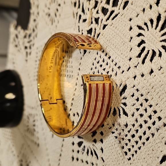 Kate Spade Red/White/Gold HOLIDAY Bangle Braclet w/ idiom "No strings Attached" - Picture 9 of 11